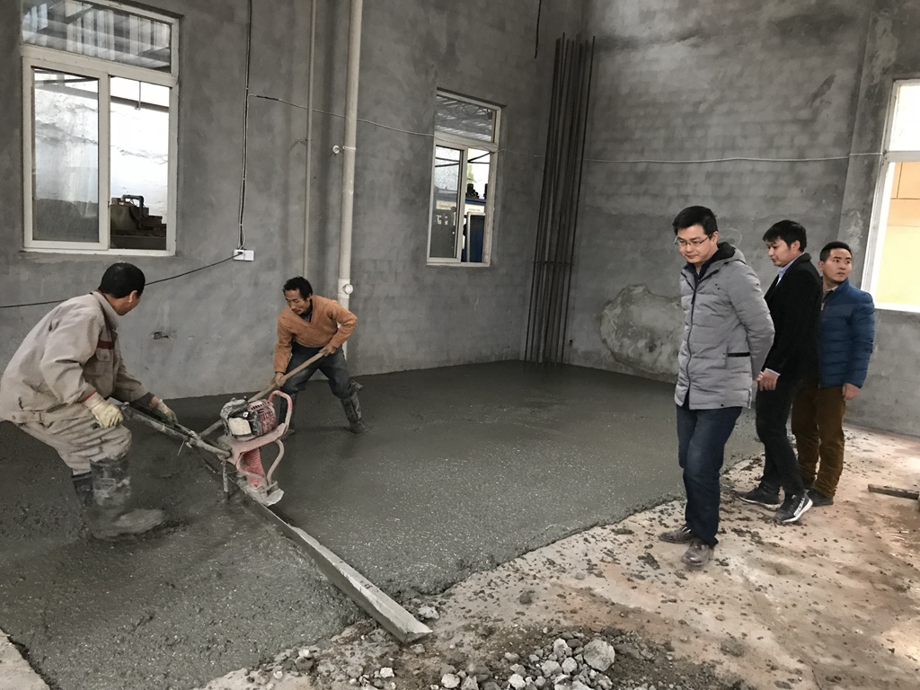 重慶德康調(diào)味品有限公司廠房裝修——現(xiàn)澆加層及室內(nèi)裝飾工程緊張進(jìn)行中