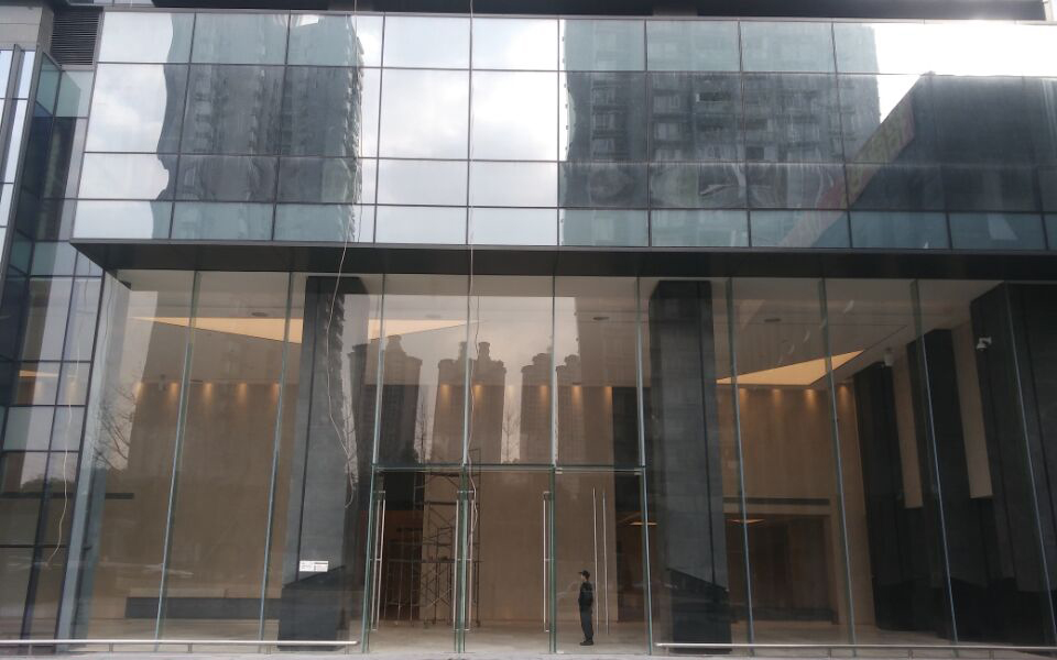 重慶朗天通訊國家電力專用網(wǎng)通信研發(fā)制造基地一期寫字樓大堂等公共區(qū)域裝修工程進(jìn)入收尾階段